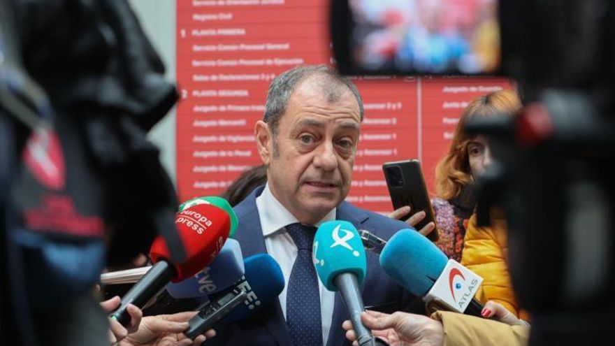 The lawyer of the accused in the 'Dana' case denies incurring incompatibility for his previous work for clean hands