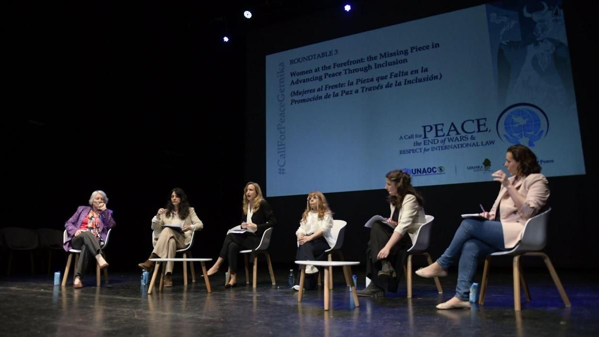 Debate 'Mujeres al Frente: la Pieza que Falta en la Promoción de la Paz a Través de la Inclusión' celebrado en Gernika en el 88 aniversario del bombardeo