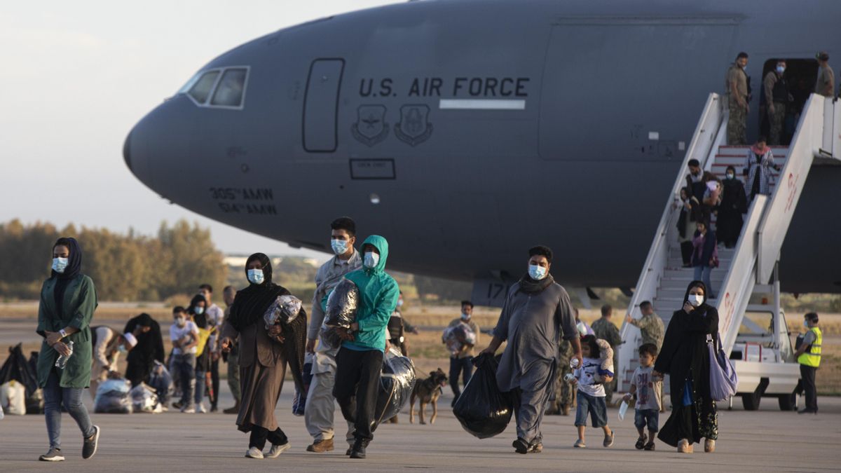Refugiados afganos llegan a la Base Naval de Rota.