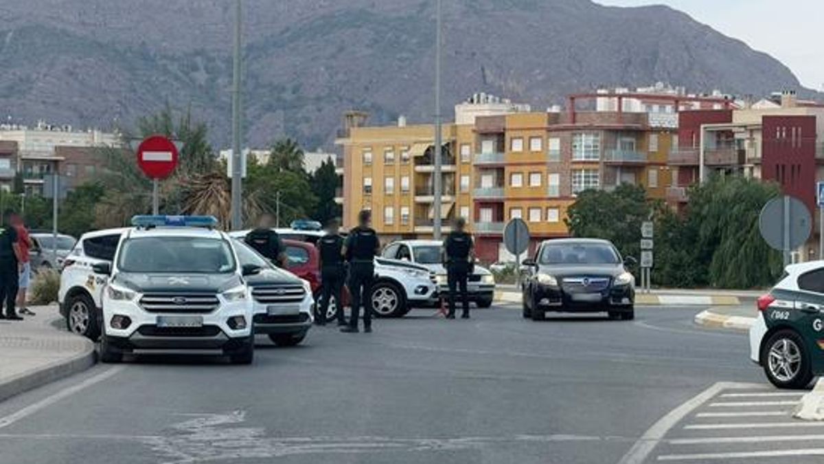 Policía Local y Guardia Civil identifican a más de 100 personas en un dispositivo de seguridad ciudadana en Beniel