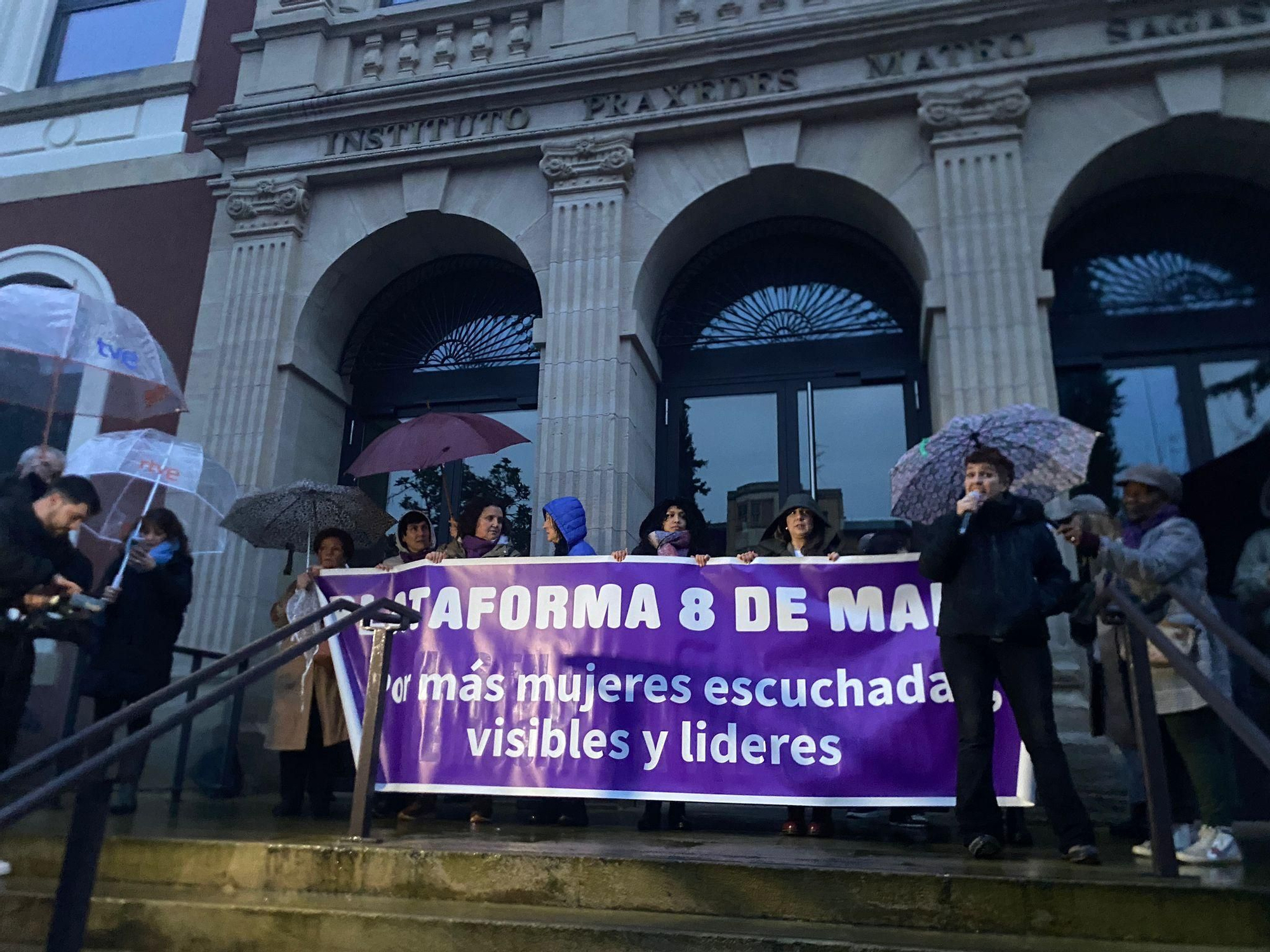 Las imágenes del 8M en Logroño: la fuerza del feminismo venció a la lluvia
