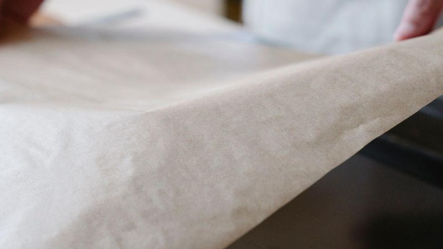 Ya sea en paquetes o en una hoja normal, el papel de horno sigue siendo uno de los trucos más usados a la hora de cocinar sardinas