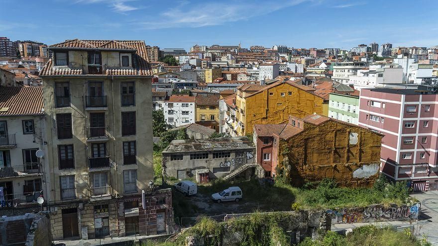Santander empieza a comprar pisos en la calle Alta para apoyar la regeneración del Cabildo