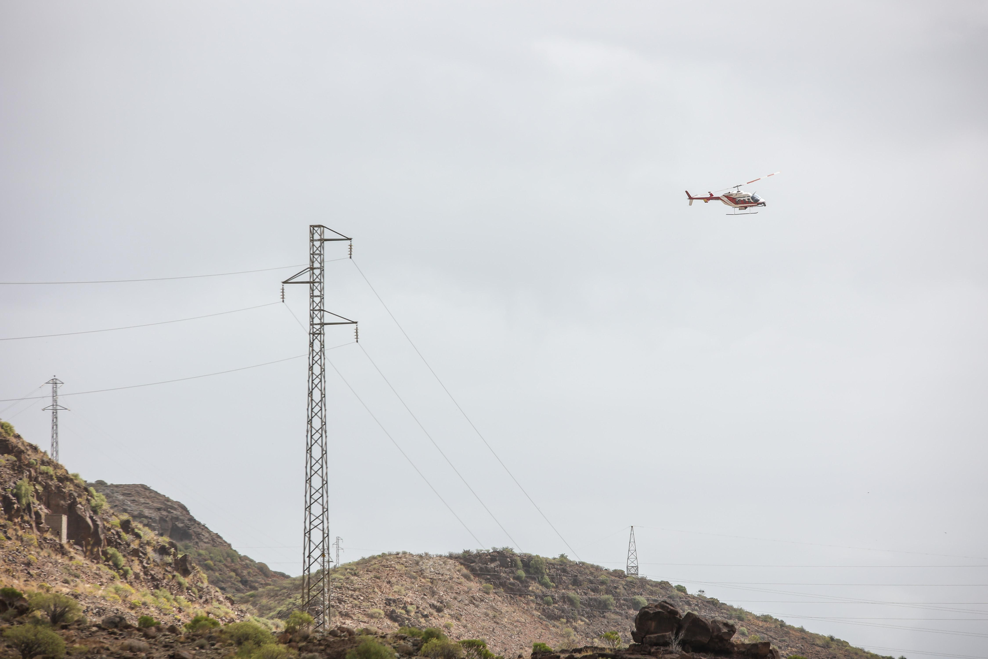 El helicóptero de Endesa sobrevolando las líneas eléctricas con última tecnología que permite obtener imágenes de alta resolución en 3D.