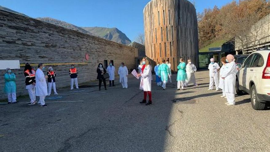 Protesta de esta mañana en el centro sociosanitario de Vilablino.