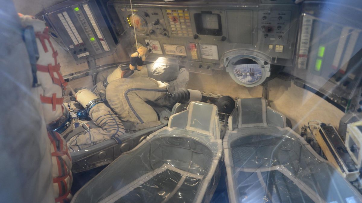 Interior de una cápsula espacial en la Ciudad del Espacio.