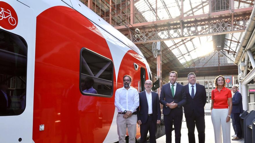 Puente presenta en Madrid los nuevos trenes de Cercanías, prueba del algodón frente a un historial de retrasos
