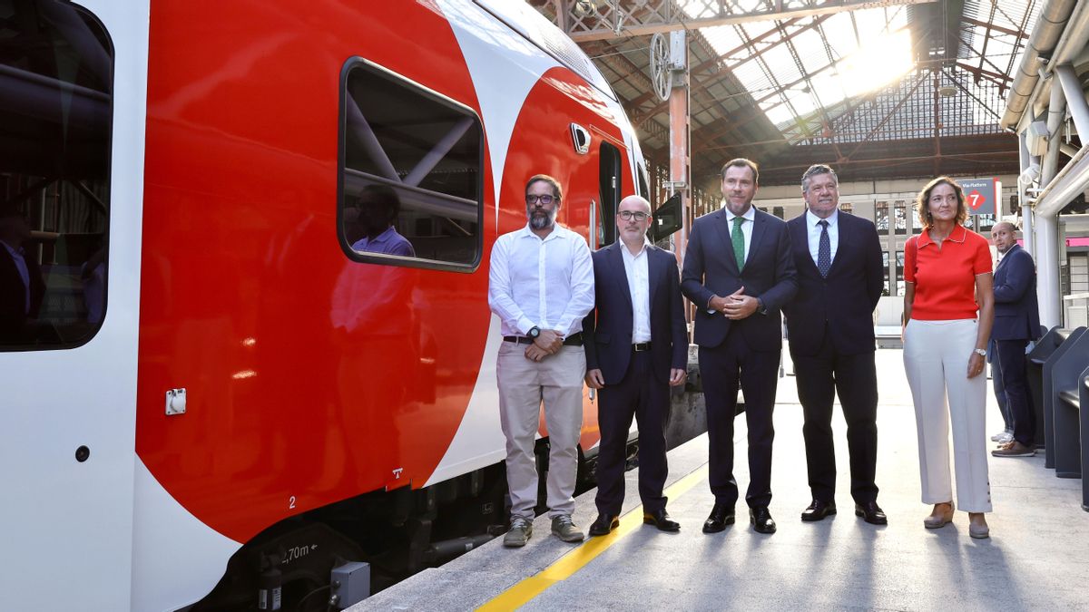 Puente presenta en Madrid los nueves trenes de Cercanías, prueba del algodón frente a un historial de retrasos