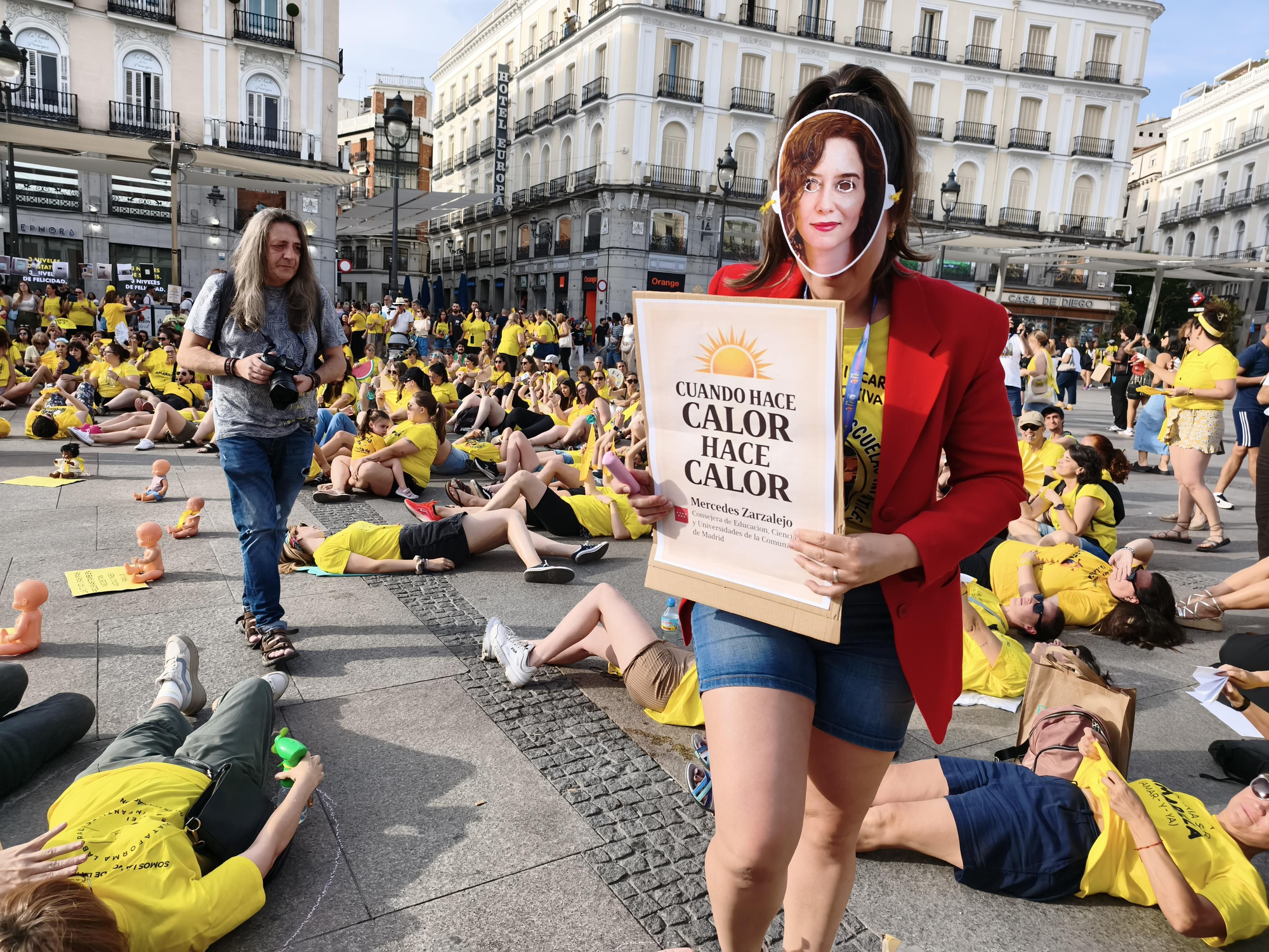 Performance de las educadoras infantiles en la Puerta del Sol, durante una protesta el 18 de junio de 2026