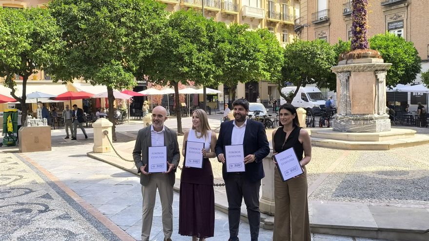 De izquierda a derecha, el portavoz del PP en el Ayuntamiento de Barcelona, Dani Sirera;  el presidente de la Región de Murcia, Fernando López Miras; y la presidenta de la Junta de Extremadura, María Guardiola; la alcaldesa de Santander, Gema Igual