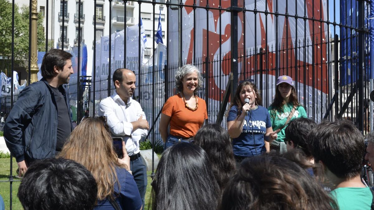Hagman, en un acto en la plaza Congreso por las leyes del Garrahan y las universidades.