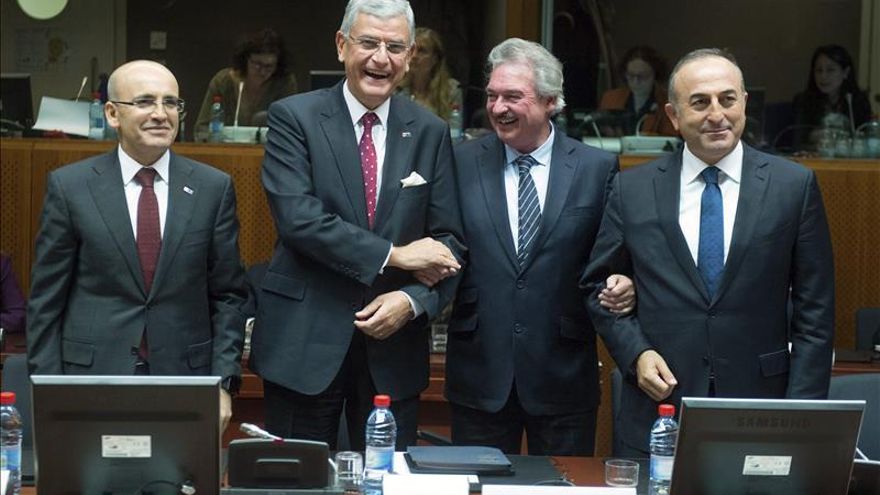 La UE y Turquía abren un nueva etapa de adhesión impulsada por la crisis de los refugiados