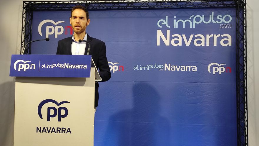El diputado navarro del PP Sergio Sayas en una rueda de prensa en Pamplona.