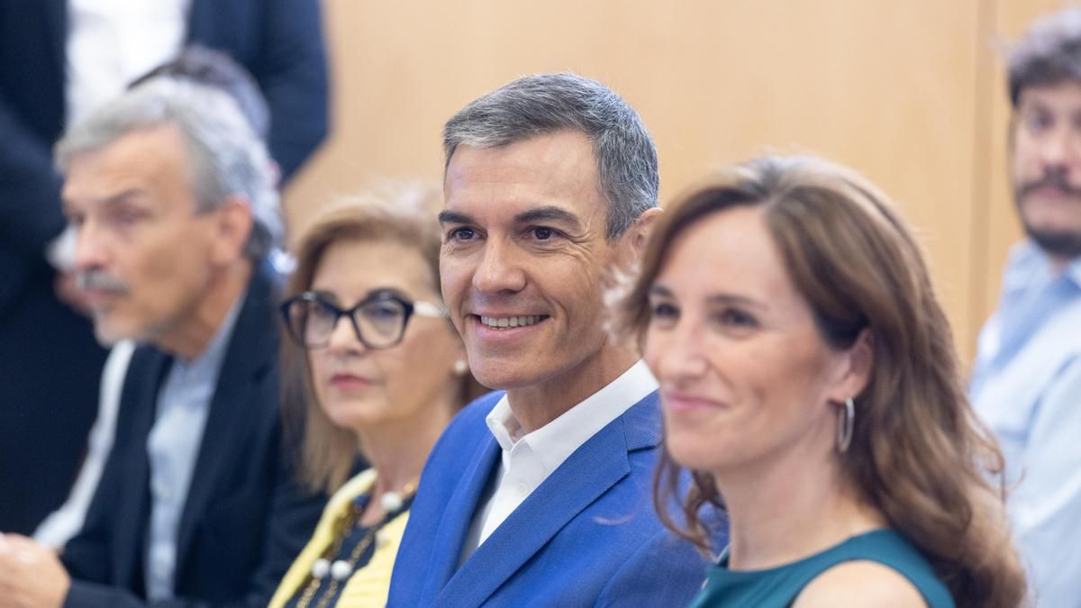 Sánchez anuncia 23 millones más para comprar gafas y lentillas a niños y adolescentes