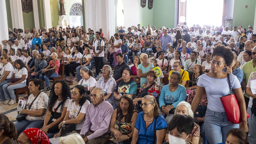 Venezolanos celebran en misas a sus dos primeros santos en varias comunidades de su país