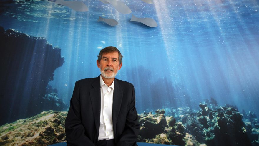 Rosendo Ortí en la seu de caixa Popular.