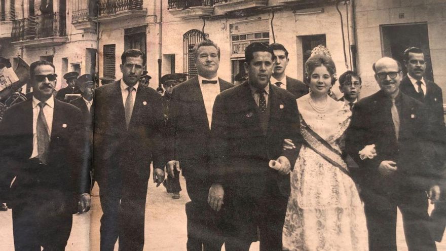 Luguric, en un desfile de la falla José Antonio de Carcaixent.