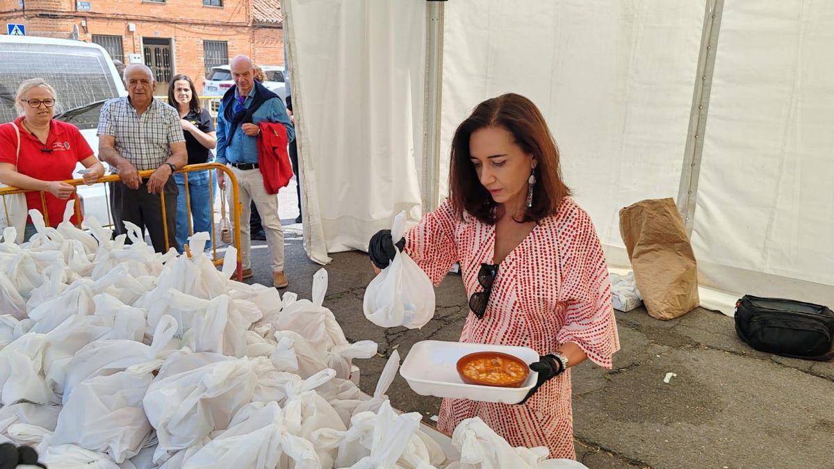 Santa María del Páramo celebra la tradicional alubiada popular con el reparto de 700 raciones
