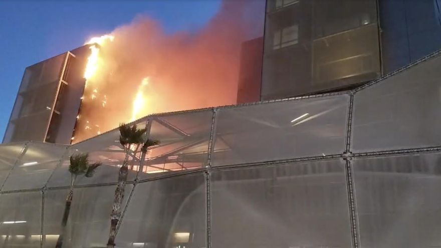 O incêndio no hospital Santa Lucia, em Cartagena, foi extinto sem perdas de vidas.