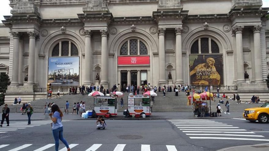 Cuatro monumentales cariátides africanas dan bienvenida al Met de Nueva York