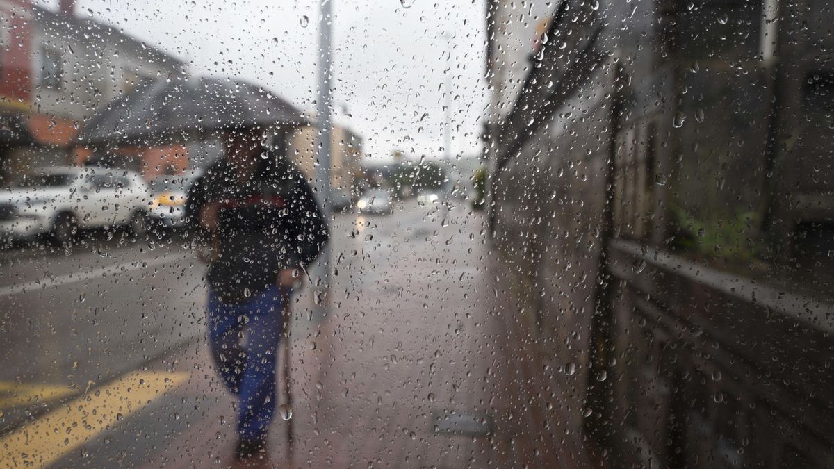 El fin de semana traerá  cambios bruscos : bajada de temperaturas y aviso naranja por  precipitaciones intensas  en el litoral mediterráneo y Balears