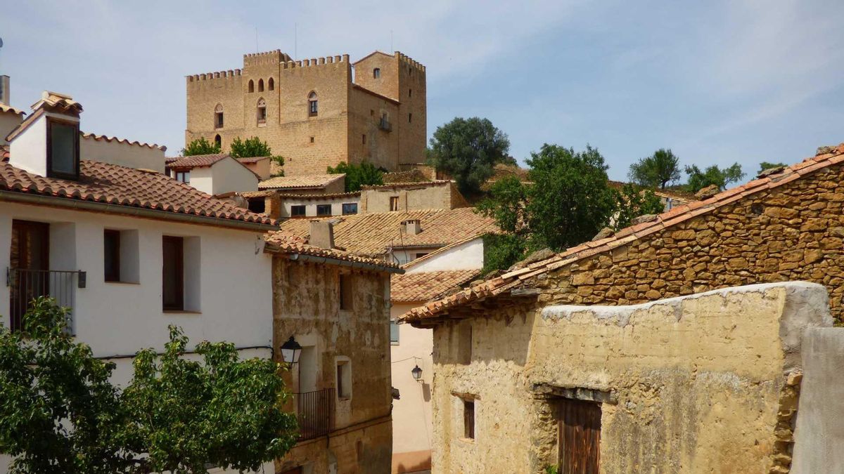 En el castillo medieval de este pequeño pueblo vive su propietario, organista de la catedral de Notre Dame