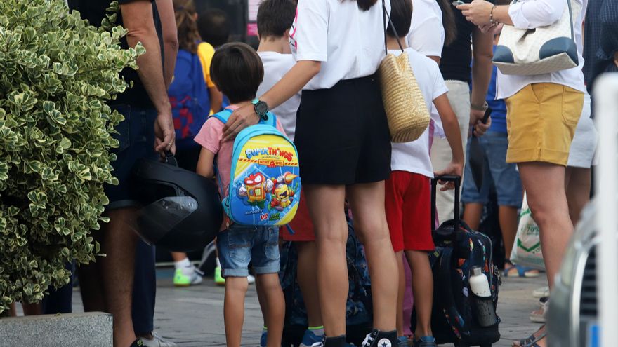 Andalucía lanza un cheque escolar de 100 euros para 200.000 alumnos de familias con bajos ingresos