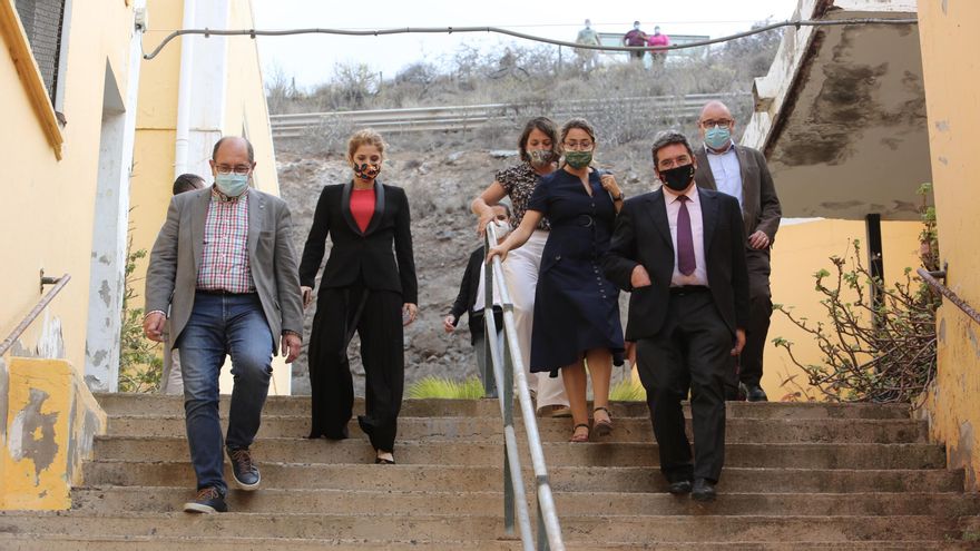 El ministro de Migraciones, José Luis Escrivá, y la secretaria de Estado de Migraciones, Hana Jalloul,  visitan el CEIP León de Gran Canaria para estudiar su uso como espacio de acogida