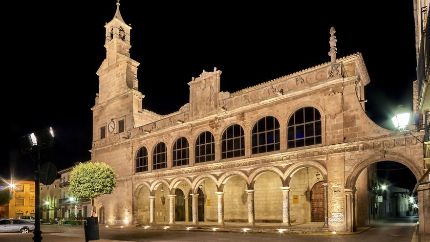 Plaza mayor y ayuntamiento. Vista nocturna. San Clemente. Cuenca. David Blázquez.Portal de Cultura Castilla-La Mancha