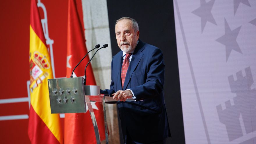 Juan Barranco revela que el equipo de Ayuso lo engañó para incluir su voz en un documental contra la placa sobre las torturas franquistas en la Puerta del Sol
