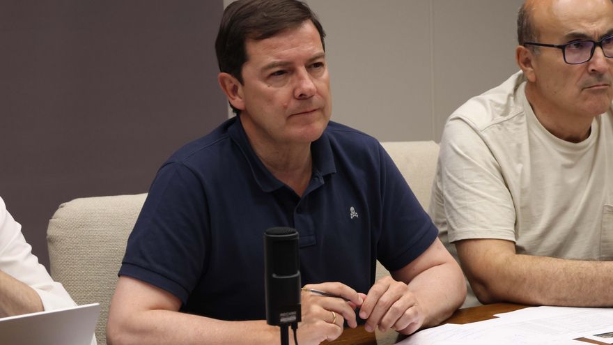 Mañueco reaparece después de tres días de incendios en Castilla y León y promete pagar todos los daños del fuego