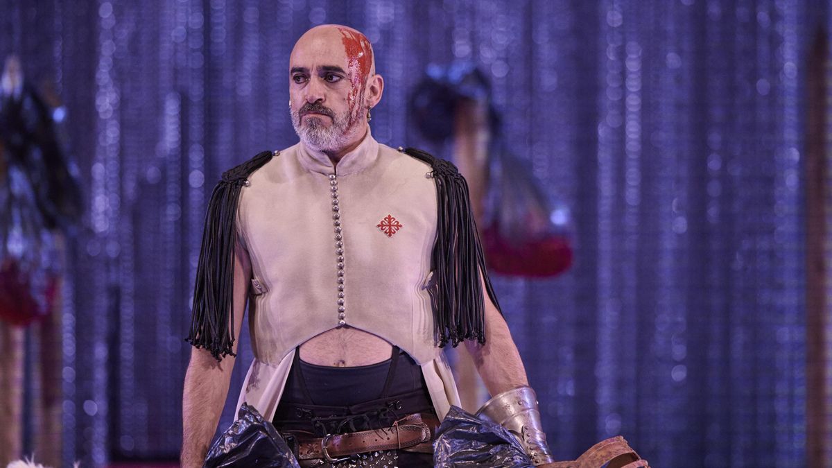 Chani Martín en el papel del Comendador en Fuenteovejuna