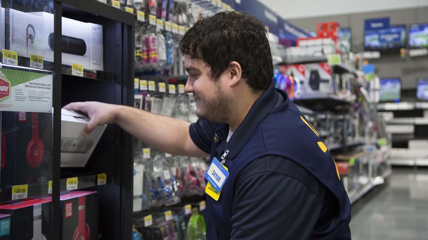 Un trabajador de Walmart
