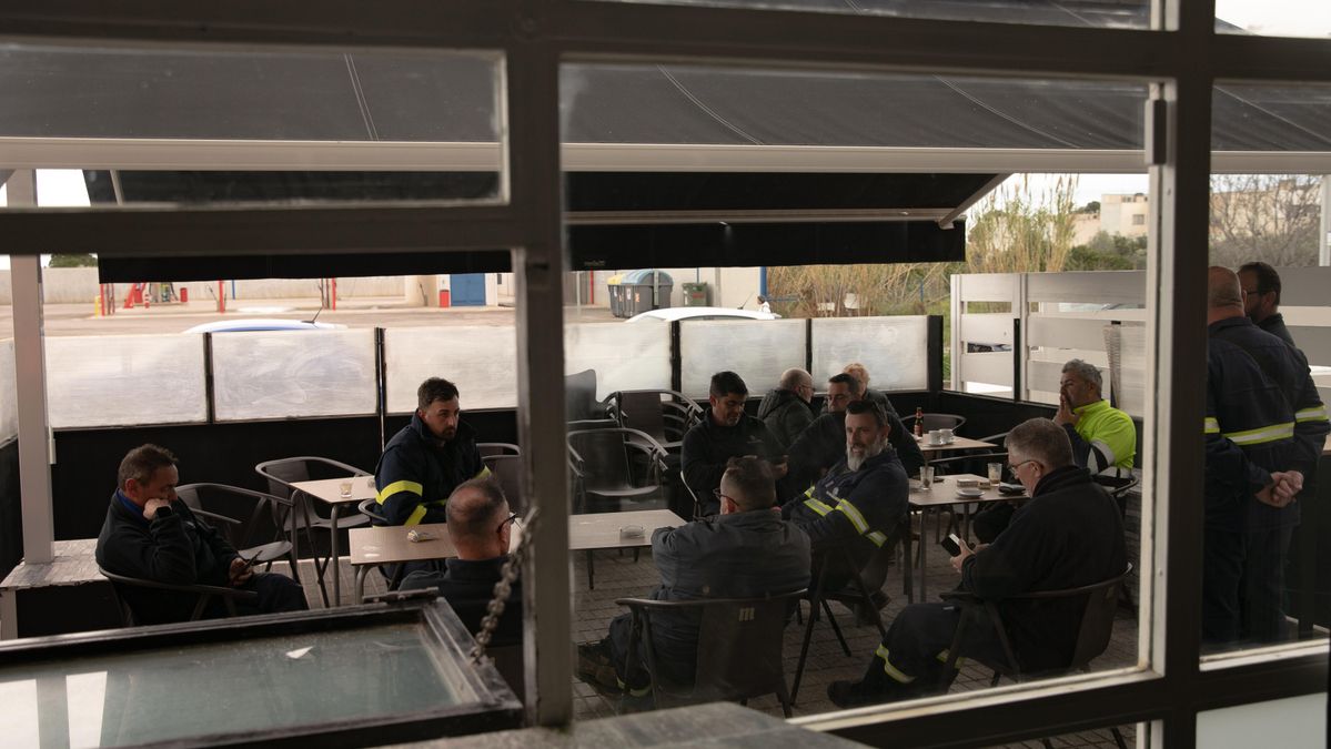 "Al final haces familia, ¿sabes? Se les coge aprecio, vienen, te cuentan y tú les escuchas", explica Marisa, propietaria de un bar de La Aljorra