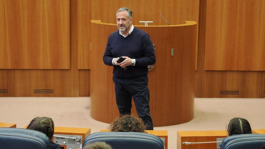 El presidente del Parlamento de Castilla y León (Vox) suprime la medalla de oro porque ni PP ni PSOE apoyaron su propuesta