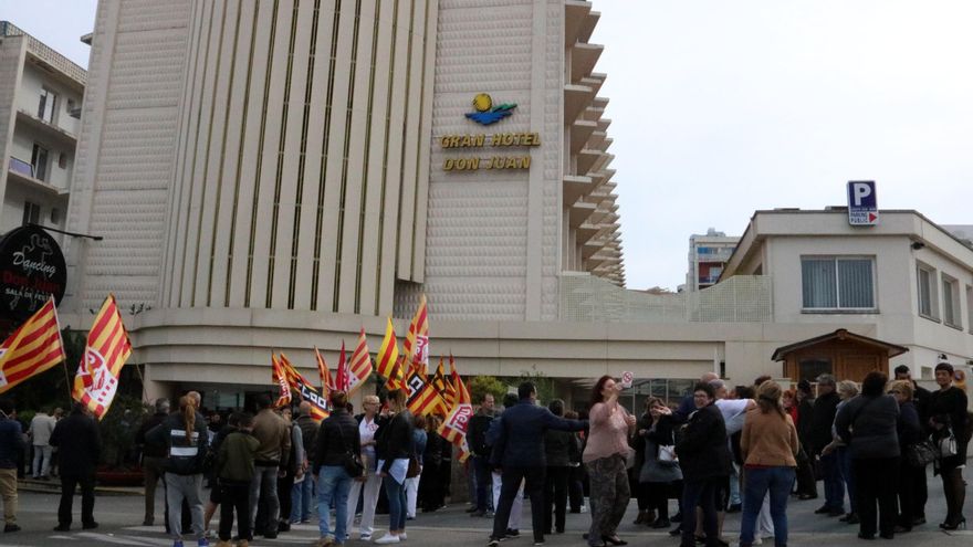 Protesta de los trabajadores frente al hotel