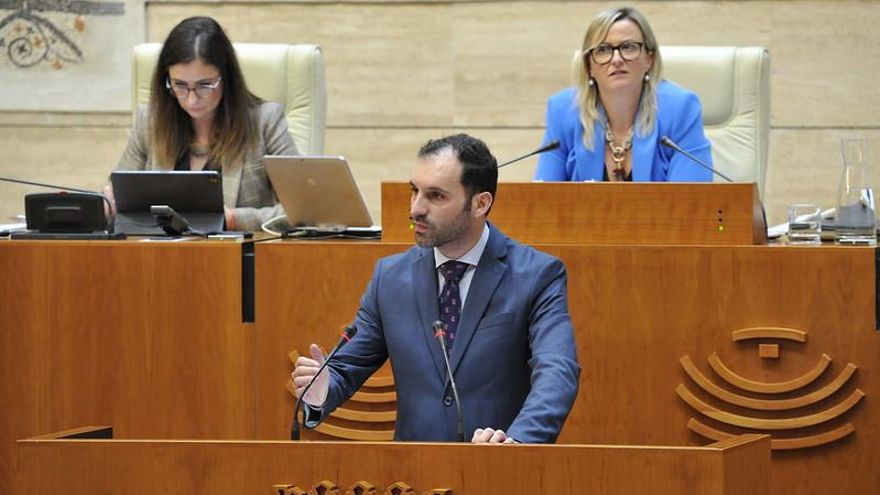 La extrema derecha no logra sacar adelante el veto parental en Extremadura pero asegura lealtad al PP