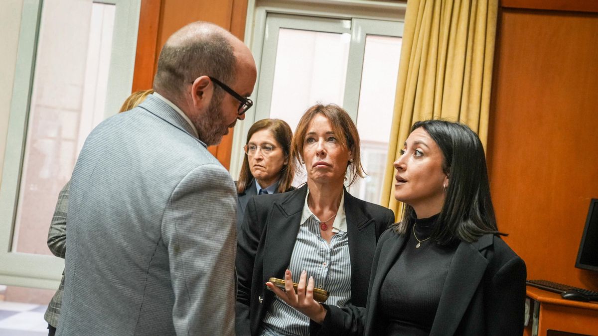 La presidenta del Imtur, Marián Aguilar, en el Pleno del Ayuntamiento de Córdoba
