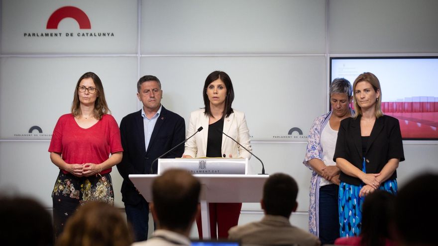 La portavoz Marta Vilalta comparece con diputados de ERC en rueda de prensa.