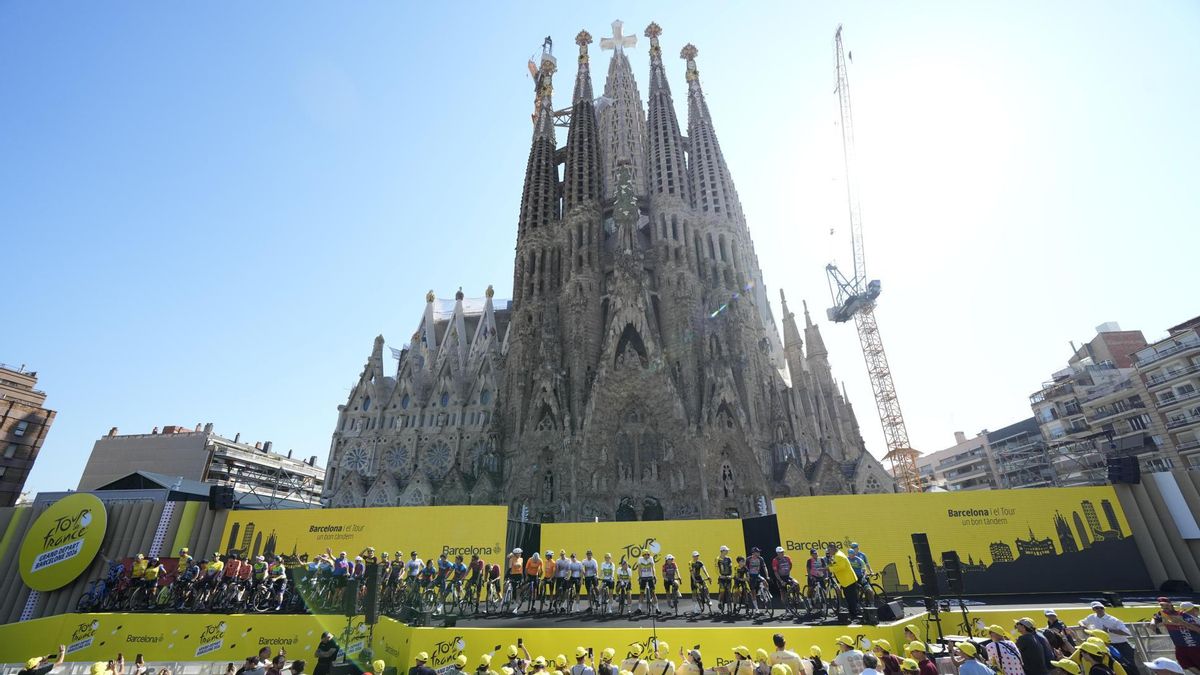 Del Papa al Tour, Barcelona exhibe su marca pese a proclamar que no quiere más turistas