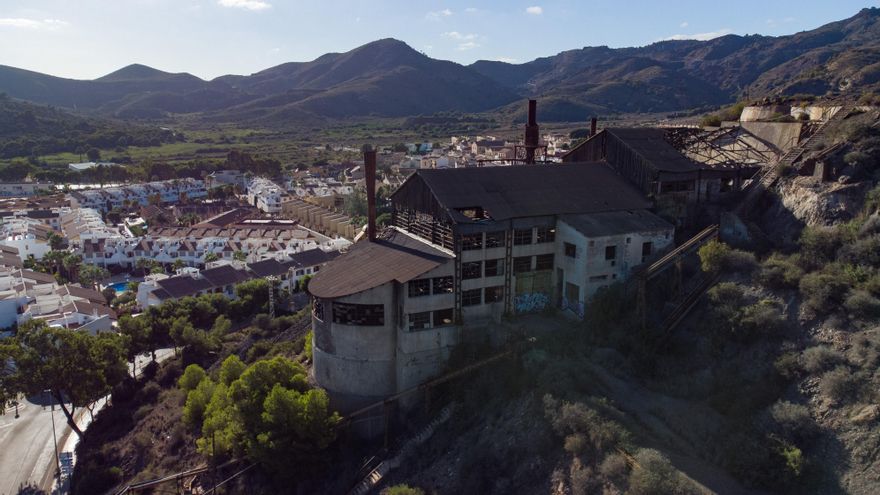 Portmán, el pueblo murciano que arrastra las consecuencias de tres décadas de feroz minería: “La playa se la tragaron los lodos”