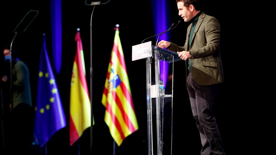 El secretario general del Partido Popular Teodoro García Egea, interviene en el XIV Congreso Autonómico del partido en Aragón en el que se ha elegido al alcalde de Zaragoza, Jorge Azcón, nuevo presidente regional en sustitución de Luis María Beamonte. EFE/Javier Cebollada