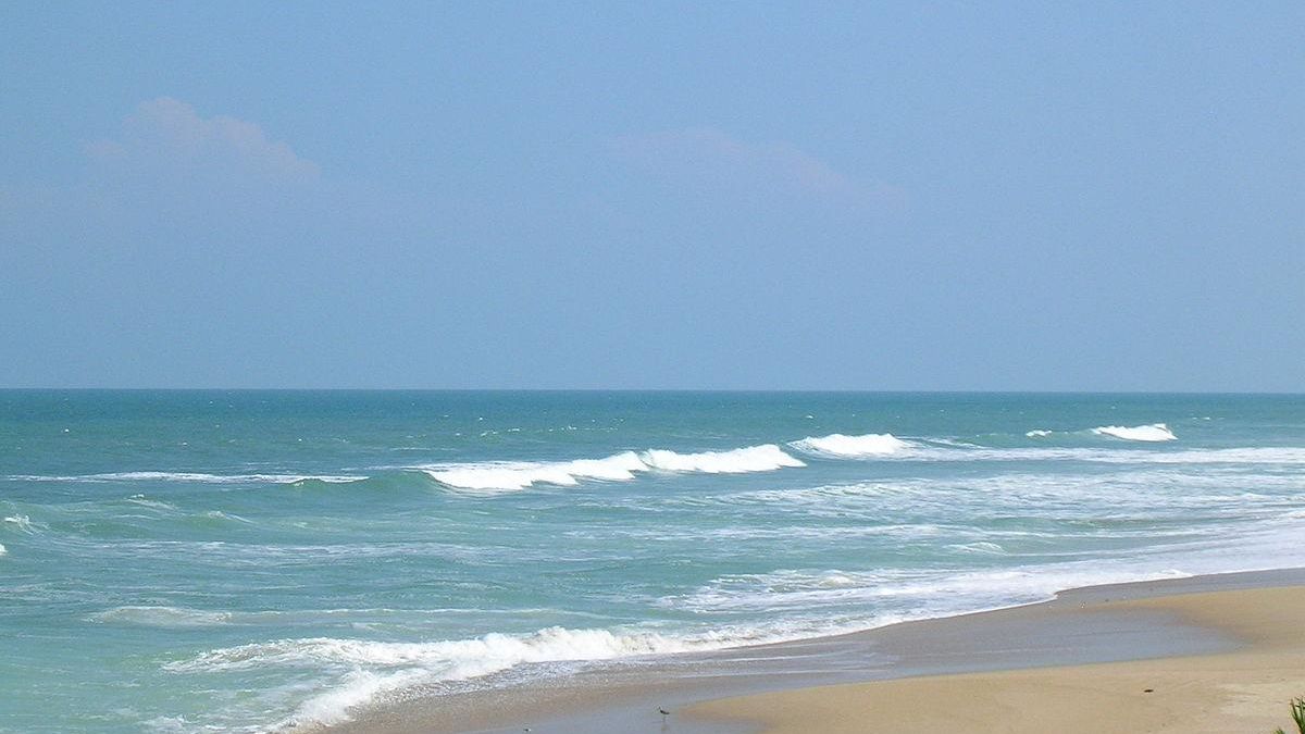 Los nudistas temen perder su espacio en Playalinda por los cierres previstos