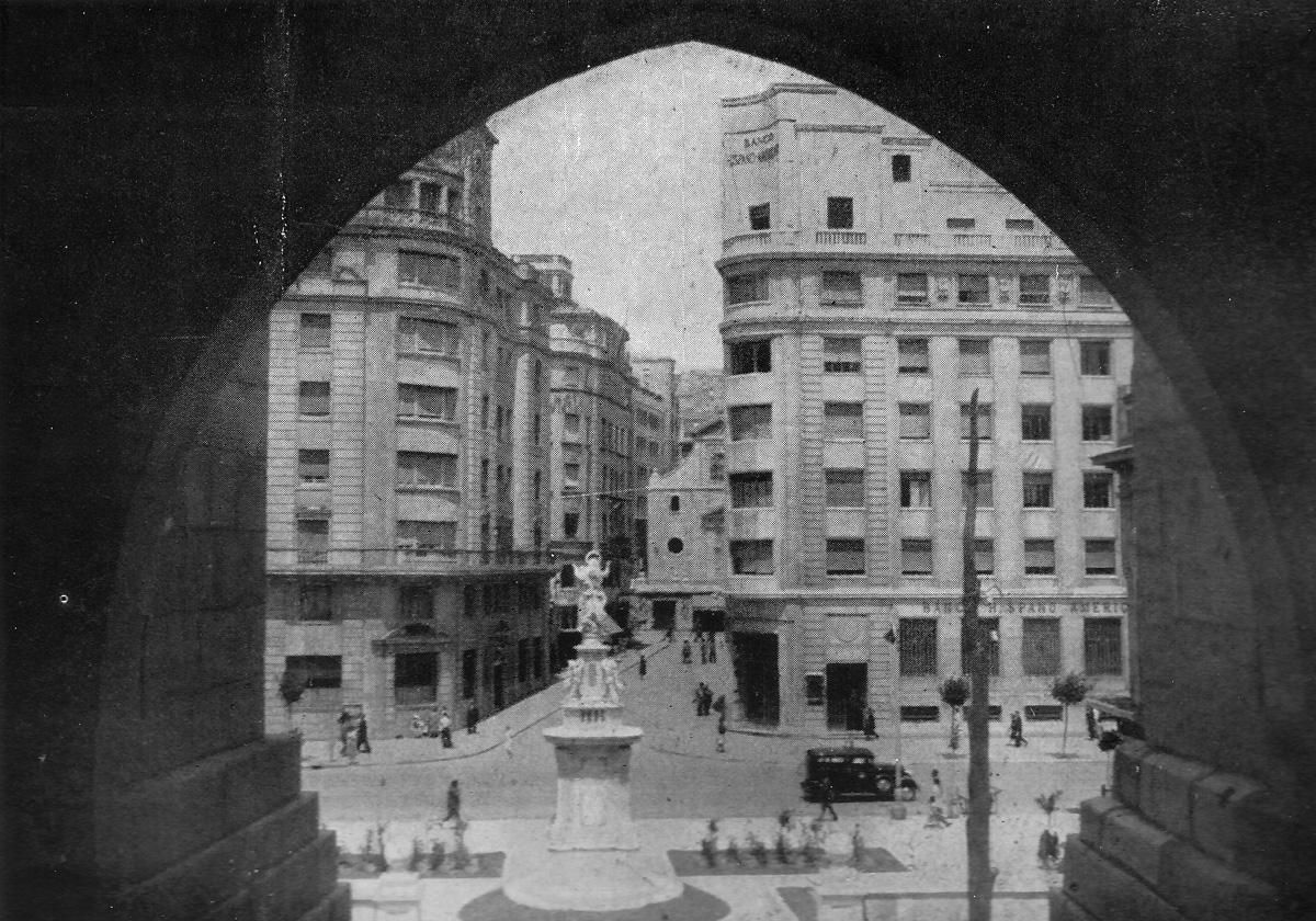 Plaza de las Atarazanas y calle del Puente tras la reconstrucción.