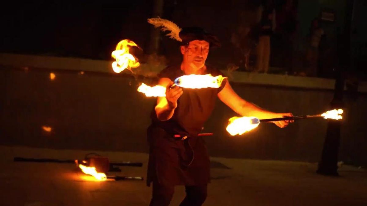 Espectáculo de fuego en el mercado medieval de Vicálvaro