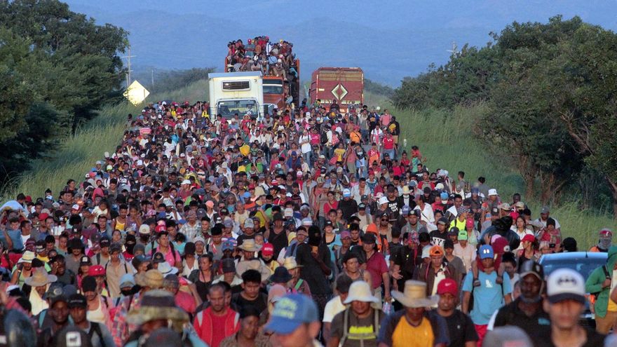La caravana migrante de México vuelve a cambiar de rumbo y va hacia Oaxaca