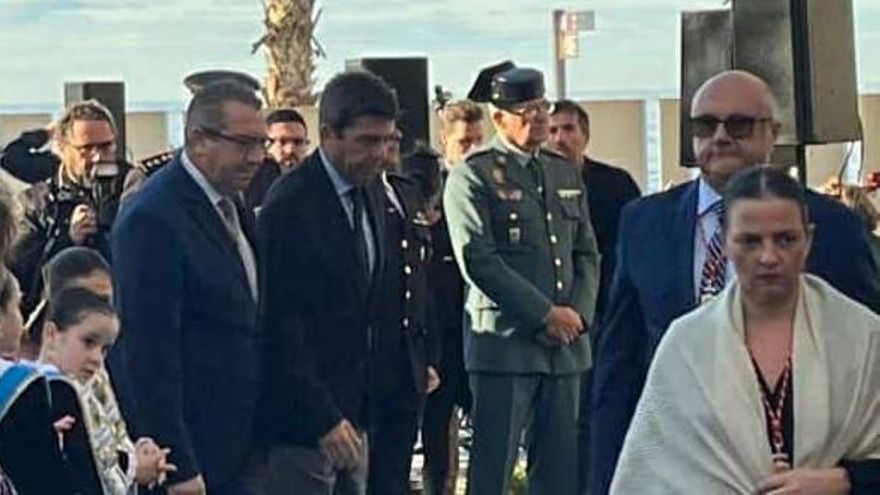 Mazón asiste sin avisar a los ediles de la oposición al acto de la Constitución en Benidorm tras suspender el de la Generalitat