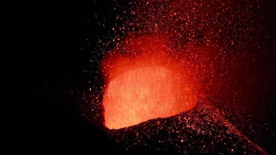 Una boca eruptiva del volcán de La Palma como no la has visto hasta ahora