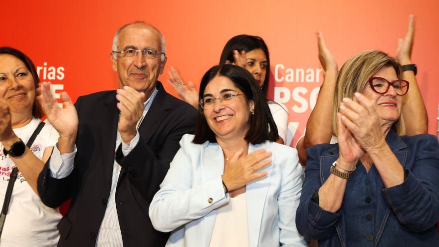 La secretaria de Sanidad del PSOE y candidata a la Alcaldía de Las Palmas de Gran Canaria, Carolina Darias (c), durante el seguimiento de la jornada electoral en la sede del PSOE Canarias, a 28 de mayo de 2023, en Las Palmas de Gran Canaria, Gran Canaria,