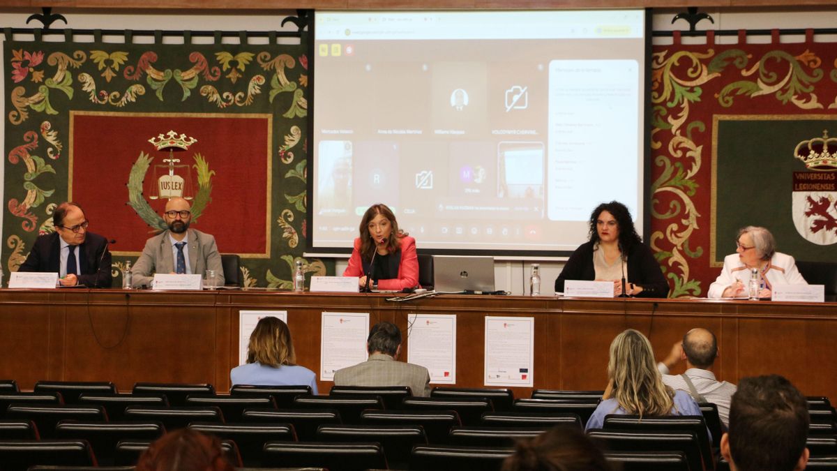 Seminario de diálogo y debate sobre las políticas migratorias y la protección internacional en la Universidad de León.